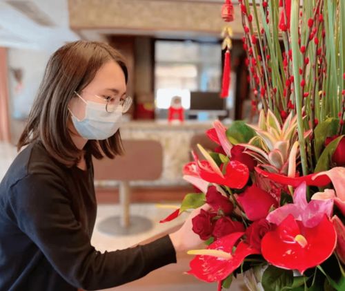 職校走出花藝師 用雙手定格花卉最美瞬間與景觀工程的匠心設(shè)計(jì)