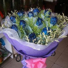 杭州移花接木花店 33支紅玫瑰與19顆愛(ài)心巧克力的完美結(jié)合